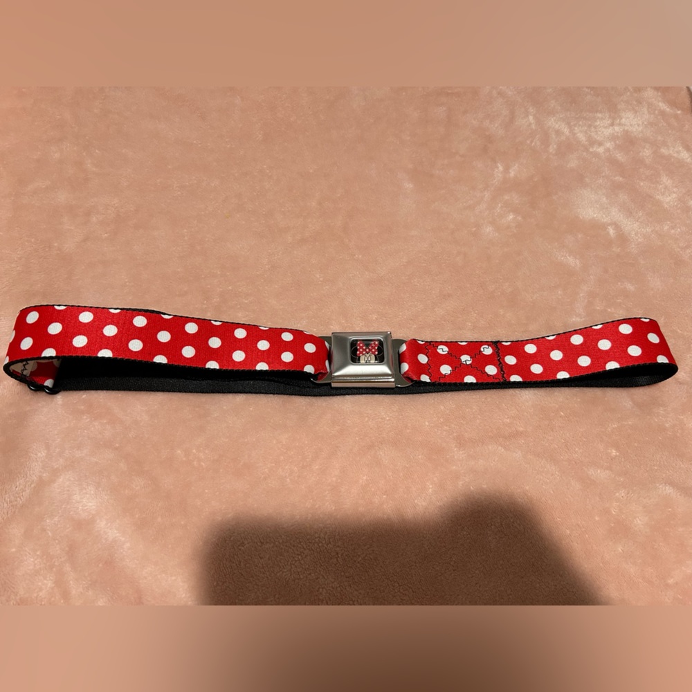 MINNIE MOUSE BUCKLE DOWN BELT Women’s polka dot
